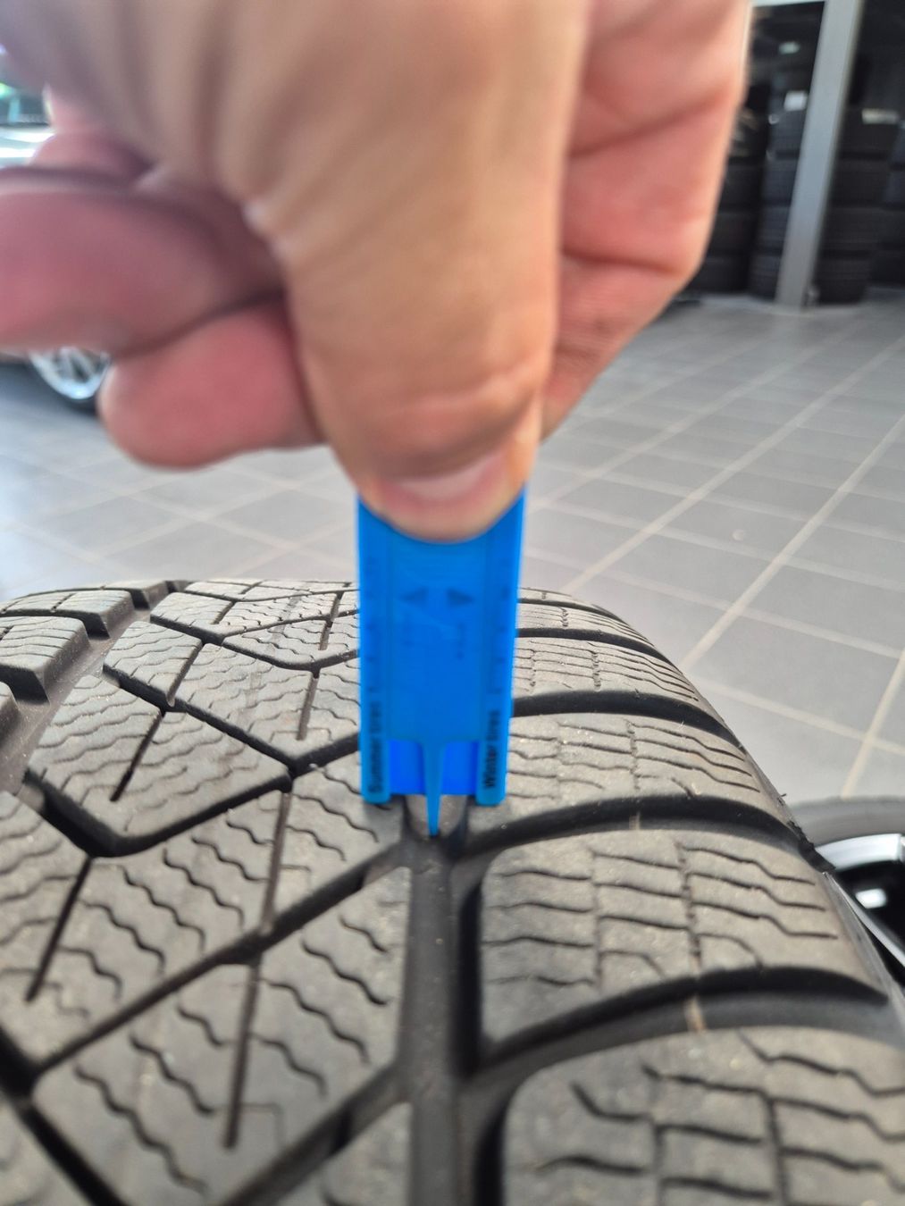 BMW Pneumatici & Ruote complete: Winterräder 18" BMW 330e – Usato da Winterthur venduto da WEWi-Ersatzteile 4