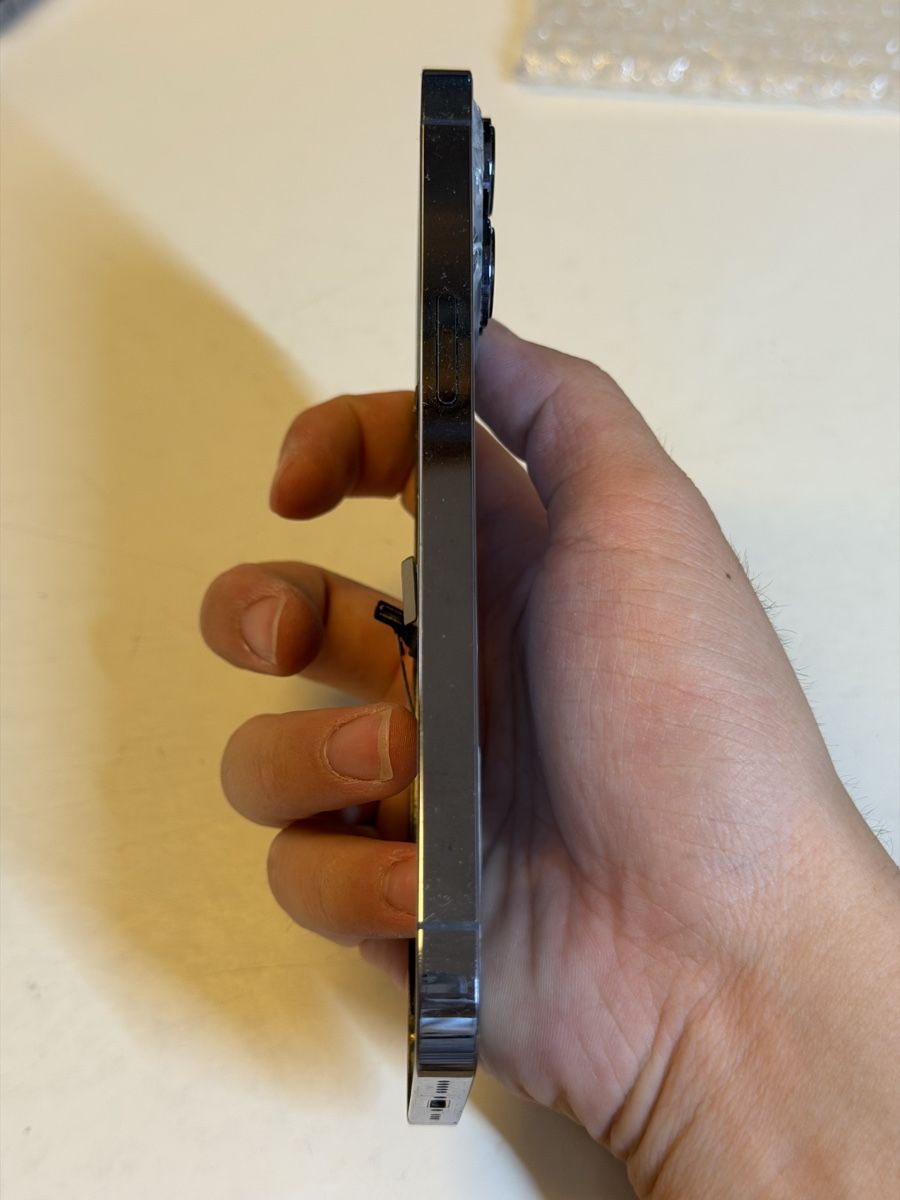 Apple Portables: iPhone 13Pro Gehäuse – Défectueux à Chur par beverlyone 3