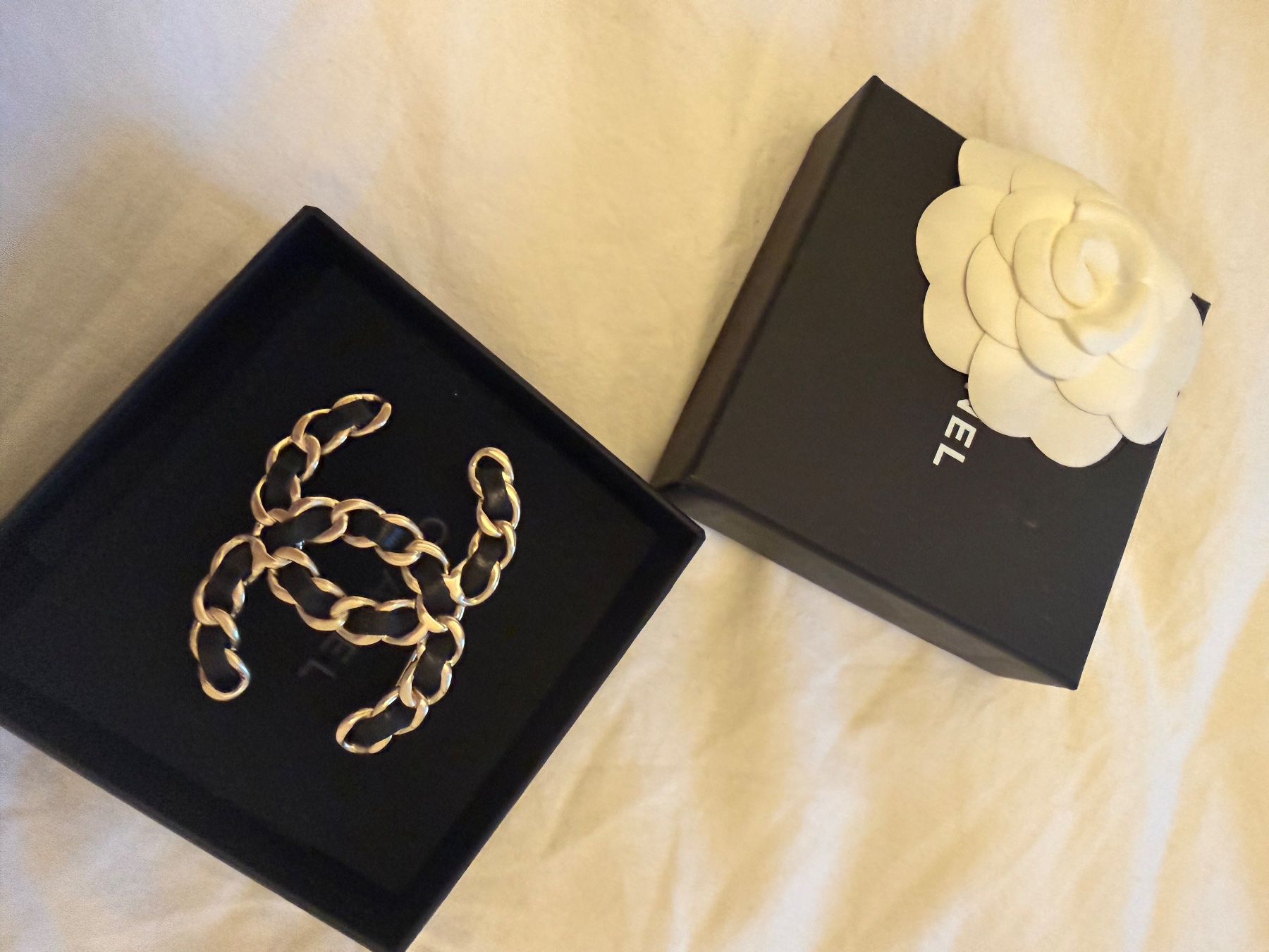 Chanel Broches & Aiguilles: Broche Chanel – D'occasion à Payerne par kni_w6xk 1