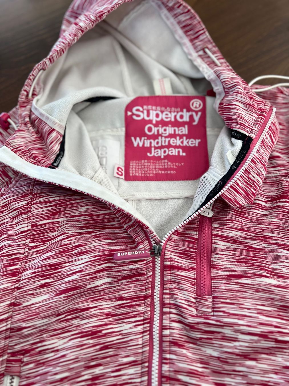 Superdry Vestes: Superdry Windtrekker Jacke Rot/Weiss, Grösse S – D'occasion à Ebmatingen par Mistelu 2