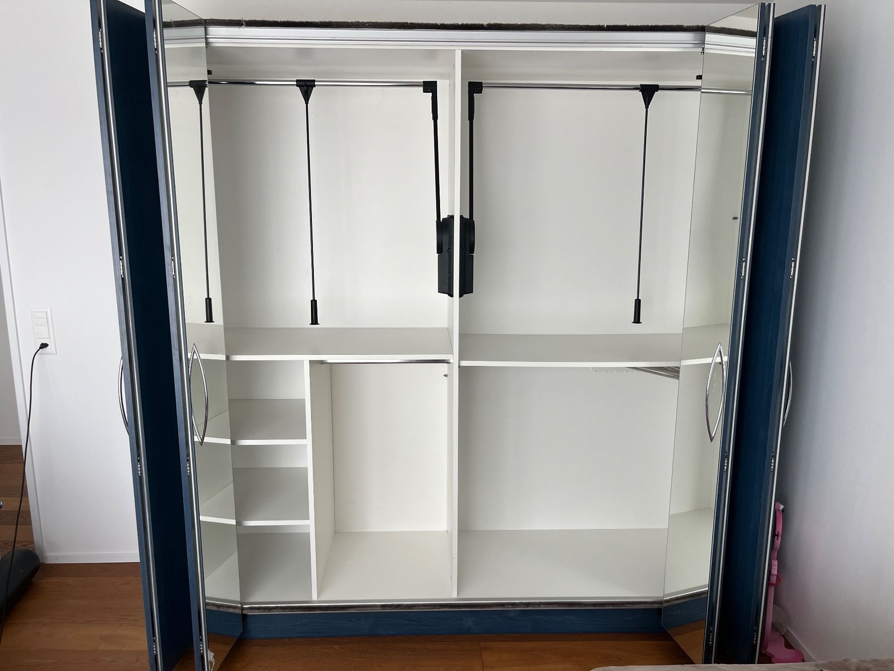 Schränke: Kleiderschrank – Gebraucht aus Dagmersellen von mar_97nn 1