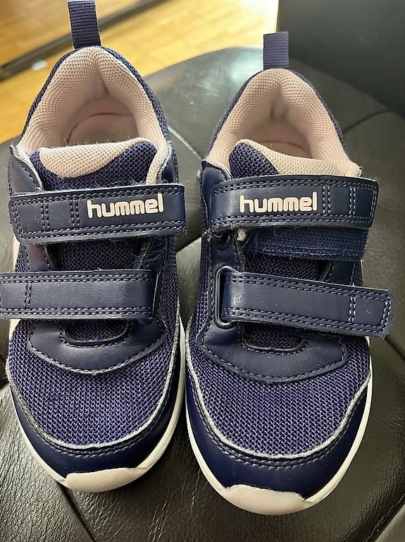 Schuhe für Jungen: Hallenschuhe Turnschuhe Hummel – Gebraucht aus Baden von blueanastasia