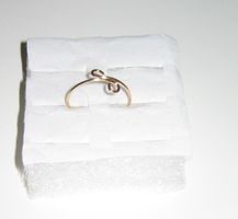 Ring goldfarbig, liegende 8, U51