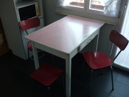 Küchentisch Holztisch 2 Stühlen 1 Hocker  60er Jahre rosa