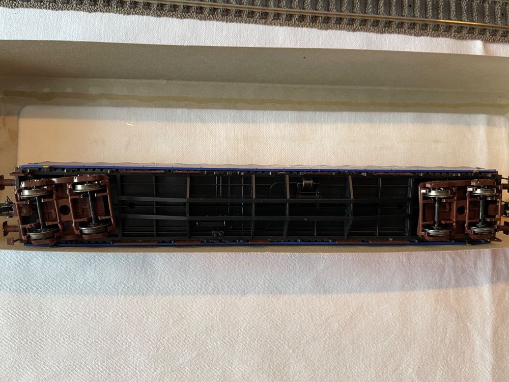 WAGON BACHE A 3 ESSIEUX TYPE LAILS DELACHER + CO SNCF