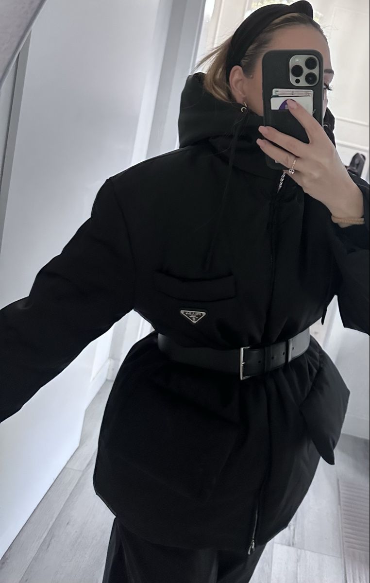 Prada Giacche: Prada Daunenjacke, Schwarz, mit Gürtel – Nuovo (secondo la descrizione) da Frick venduto da Soleil4658 4