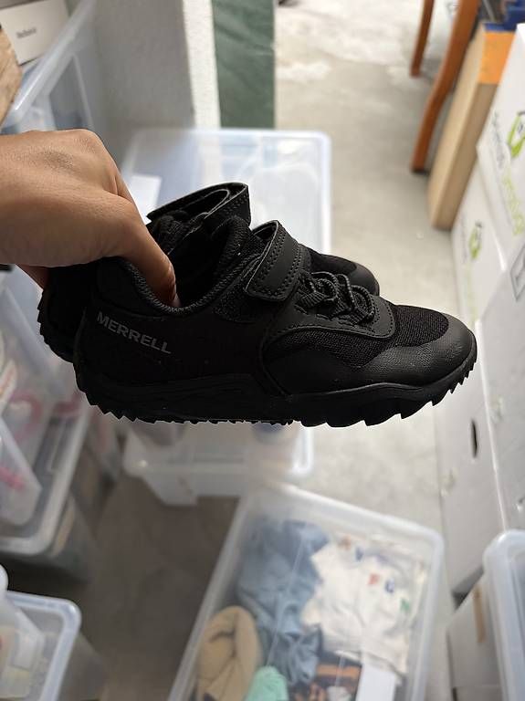 Scarpe per ragazzi: Barfuß Schuhe Merell Kinder Gr. 30 – Usato da Zürich venduto da vio_vv97