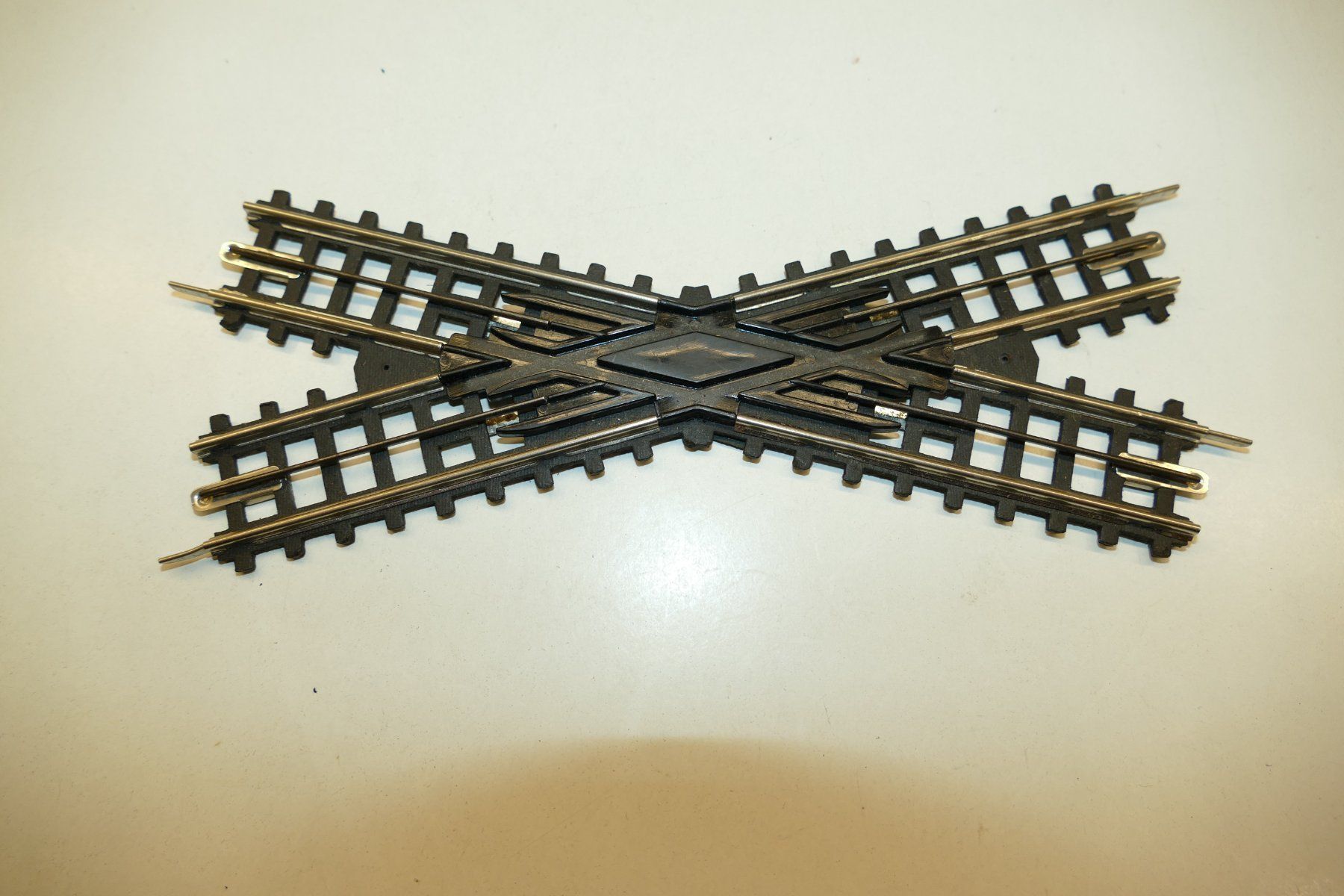 Trix Modelleisenbahnen: Trix Express H0: Kreuzung 30° – Gebraucht aus Niederhasli von rail-duerst