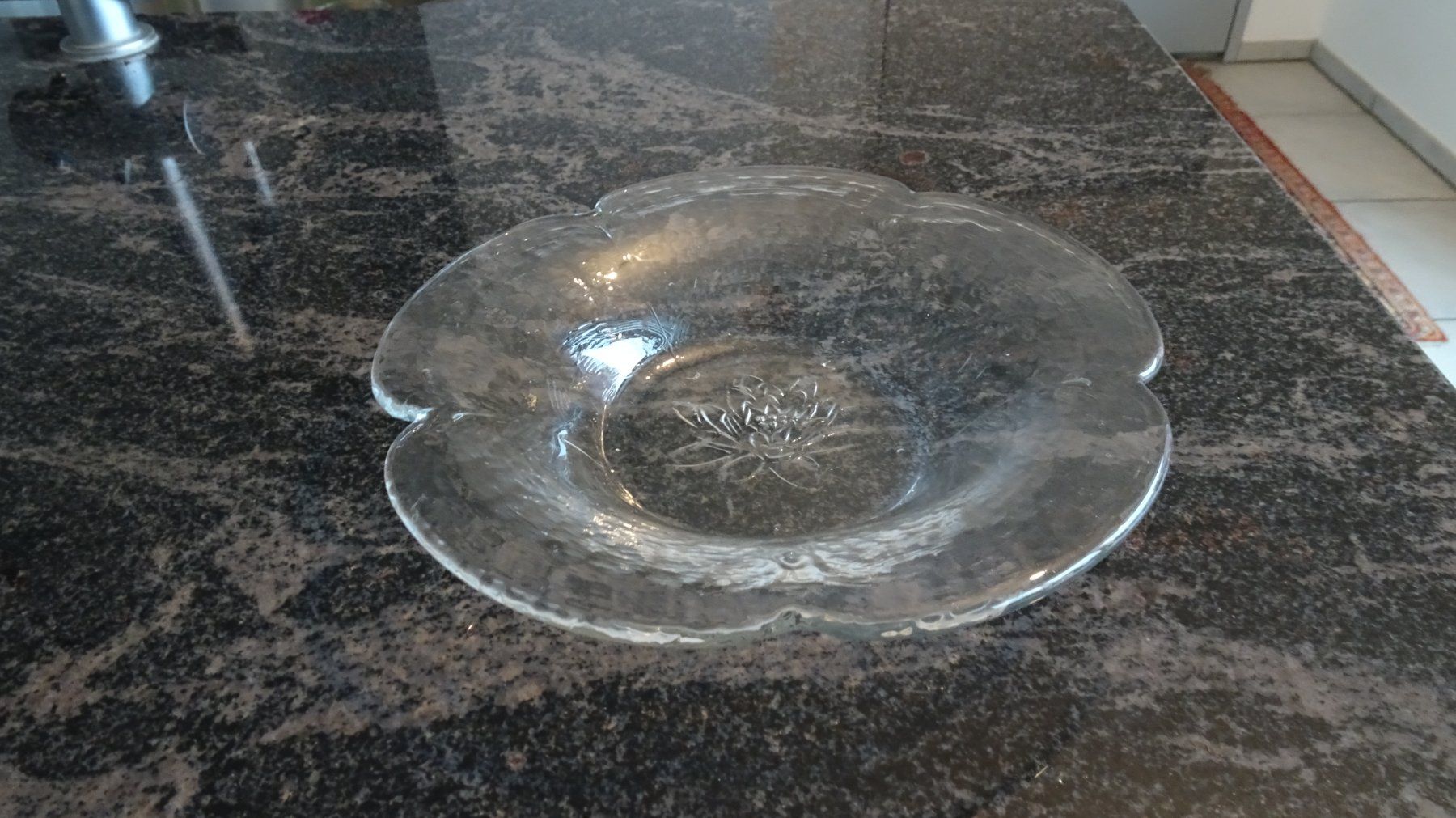 Glasi Hergiswil Coupes: GLASI HERGISWIL    KLEEBLATT - SCHÄLELI  MIT MUSTER  EINER B – D'occasion à Zürich par Roulet