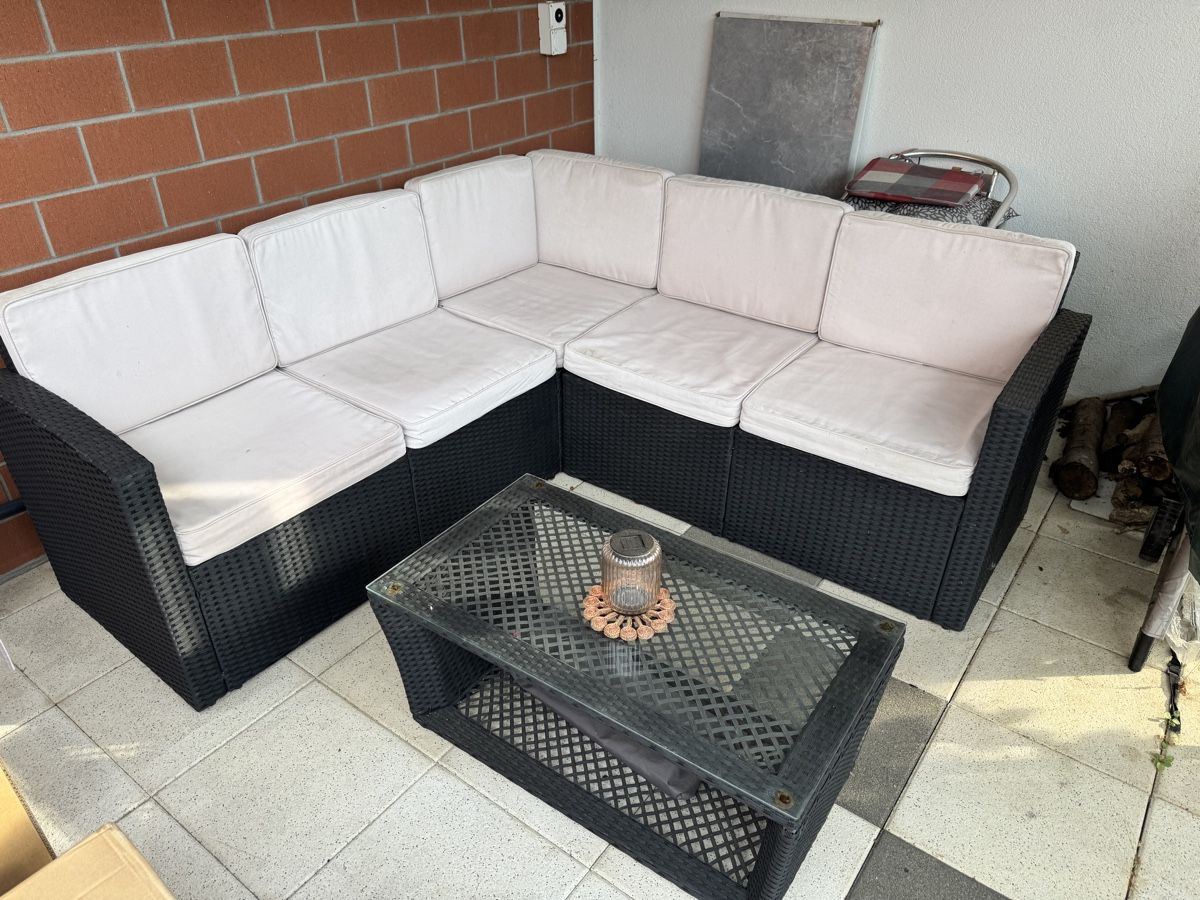 Divani: Gartenlounge schwarz mit passendem Glasstisch – Usato da Duggingen venduto da Kisha010