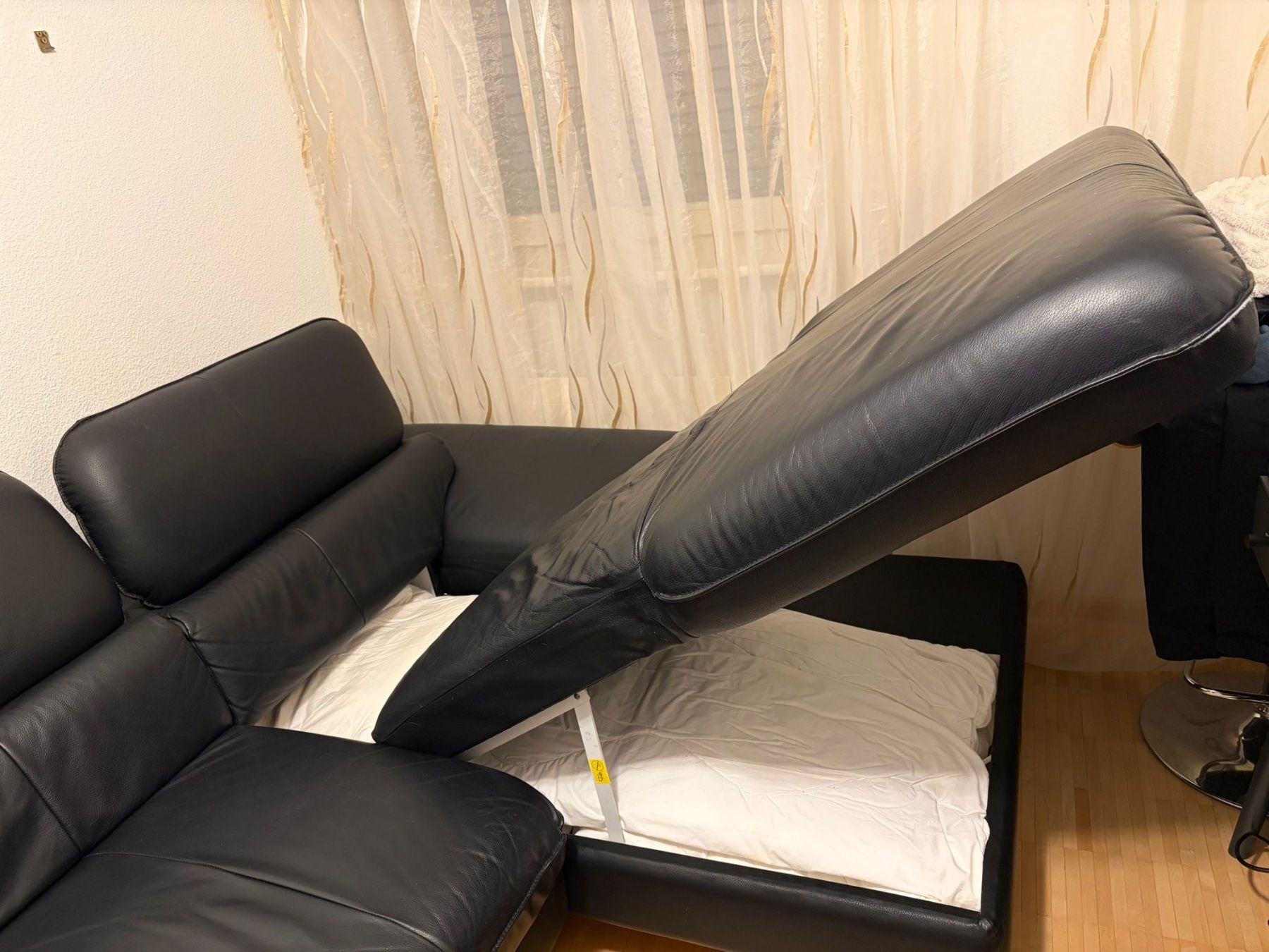 Divani: Modernes Ecksofa mit Schlaffunktion & Bettkasten Schwarz – Usato da Liestal venduto da Ultimace 2