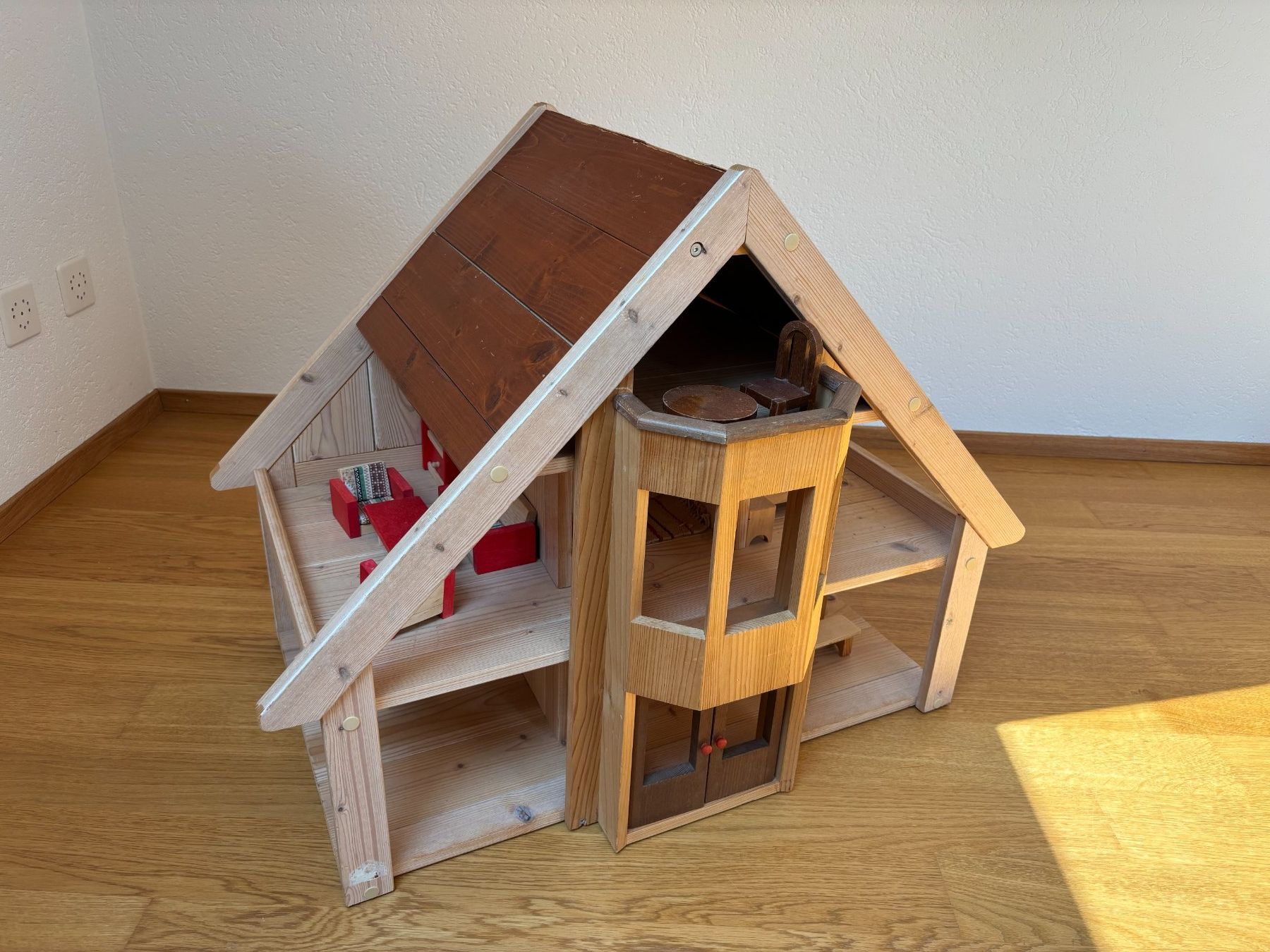 Case e mobili per bambole: Puppenhaus – Usato da Sirnach venduto da j_b_ksl8 1