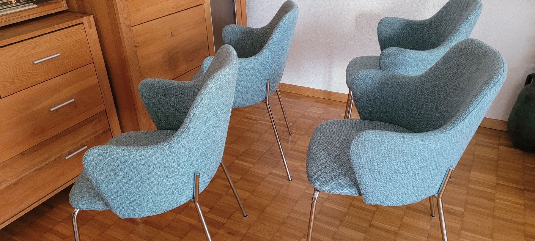 Livique Stühle: 4 Esszimmerstühle Stühle – Gebraucht aus Emmenbrücke von gatasalvache 3