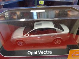 Opel Vektra  1-43 (mit Box) Schuco (A1)