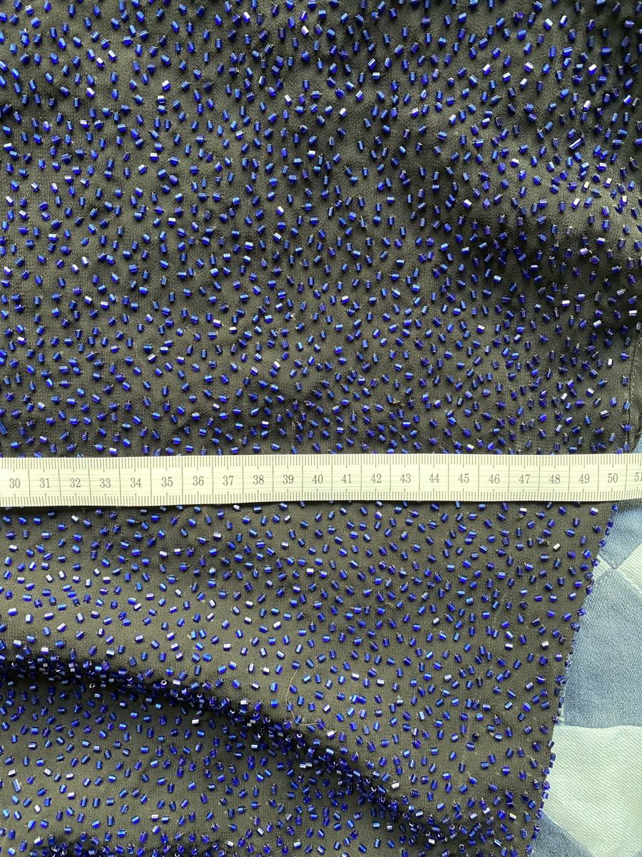 Top: Oberteil mit blauen Pailletten, Grösse 40 – Usato da Basel venduto da riesther 5