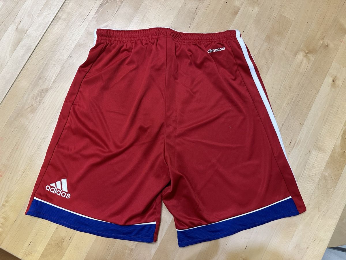 Adidas Leibchen & Hosen: Fussball Shorts – Neu (gemäss Beschreibung) aus Wallisellen von Last_Chance_Sale 1