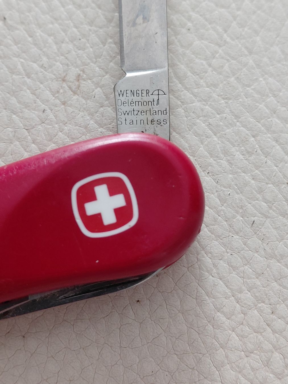 Wenger Taschenmesser: Wenger Evolution Taschenmesser rot mit Schere gebrauchter Zu – Gebraucht aus Belp von mar_76s8 2