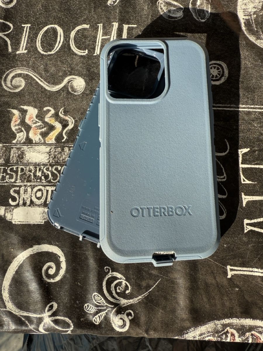 OtterBox Cover & Protezioni schermo: MagSafe Otterbox Handyhülle iPhone 15 Pro Max – Usato da Zofingen venduto da computerbest