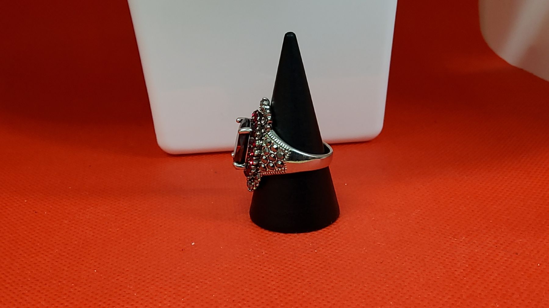 Anelli: Vintage Ring mit Granat und Silber, Durchmesser 15mm – Nuovo (secondo la descrizione) da Herisau venduto da Nluanalucas 1