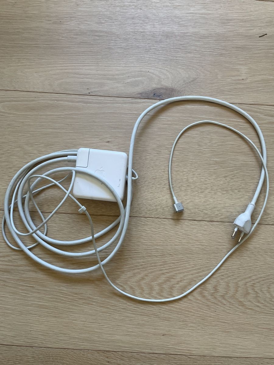Apple Ladegerät: MacBook Ladegerät / Netzteil - Ideal als Ersatz! – Gebraucht aus Zürich von ape_gb8z