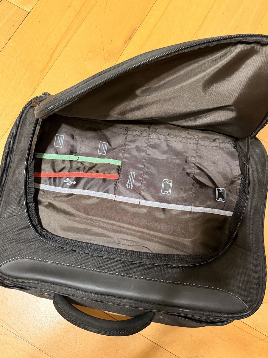 Targus Taschen: Targus Laptoptasche schwarz – Gebraucht aus Visp von locosshop 4