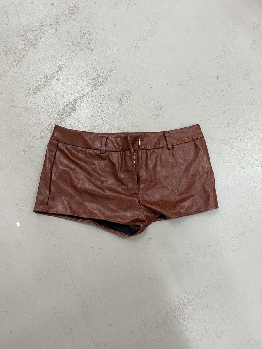 Shein Pantaloni: Shein Faux Leather Shorts - Medium! – Nuovo (secondo la descrizione) da Horw venduto da jvnrti