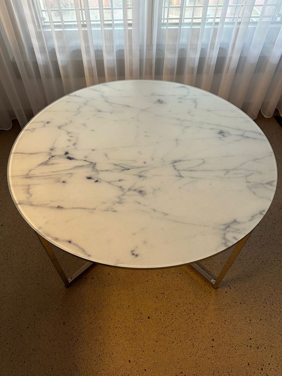 Tavoli: Couchtisch mit Glasplatte in Marmor-Optik – Nuovo (secondo la descrizione) da Zürich venduto da ner_j6xn