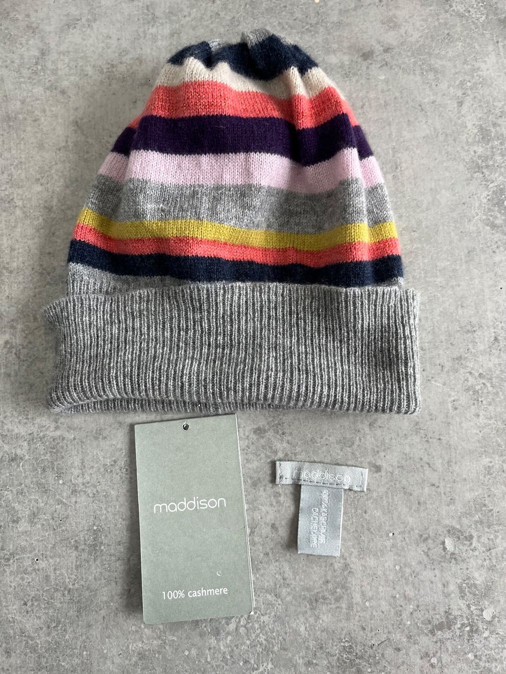 Maddison Copricapi, berretti & cappellini: 100% Cashmere Mütze MADDISON – Usato da Zollikofen venduto da spunk65 4