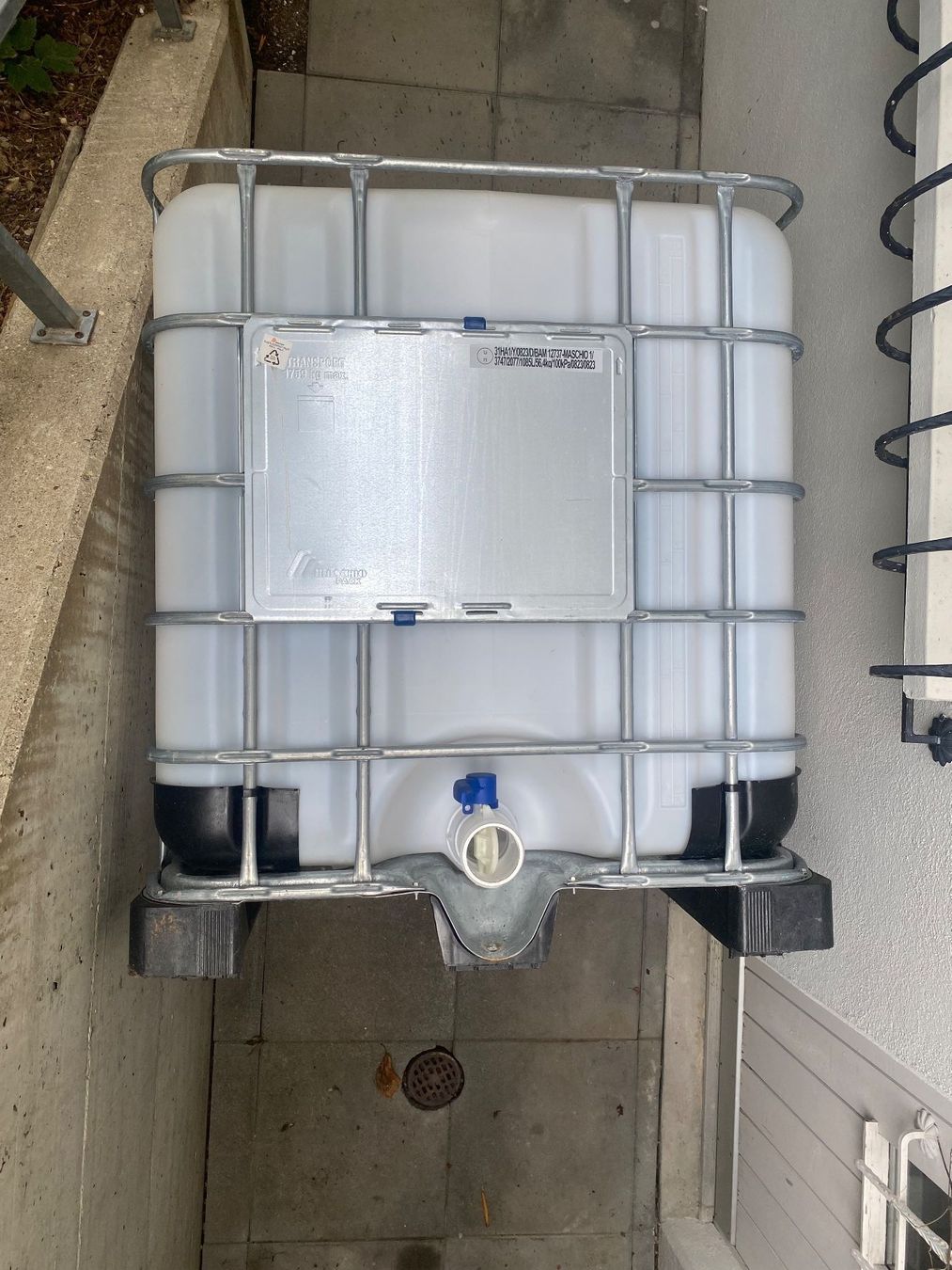 Abbeveratoi e trogoli: IBC Wassertank 1000 Liter 1 Mal gebraucht – Usato da Wil SG venduto da Aldo1606 1