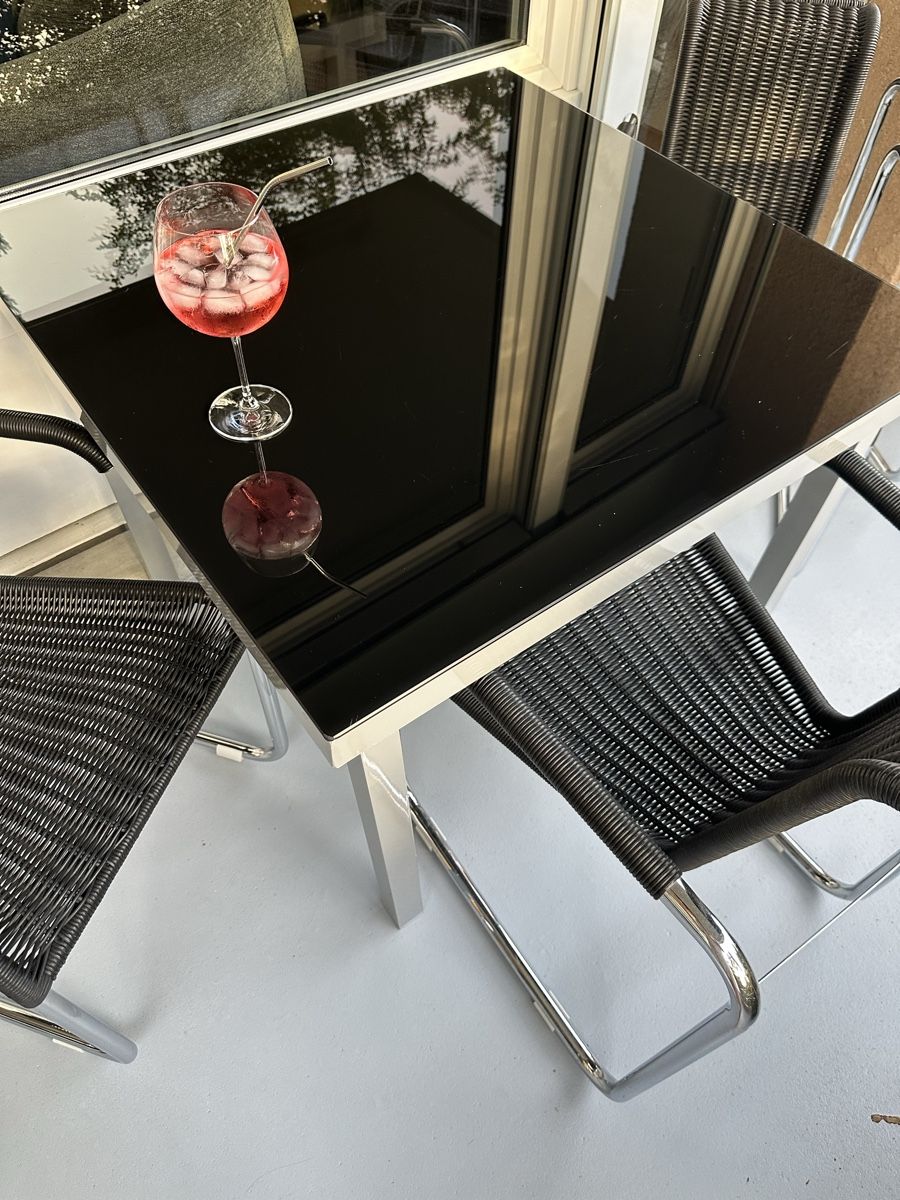 Set di tavolo e panche: Tisch und 3 Freischwinger Stühle  – Usato da Zürich venduto da von_7vbl 8