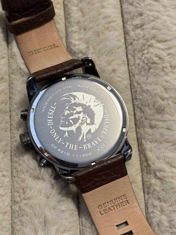 Diesel Uhr fast neu 3