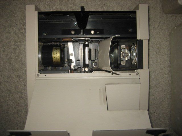Proiettori: Diaprojektor R.I.A – Usato da Winterthur venduto da pf02 5