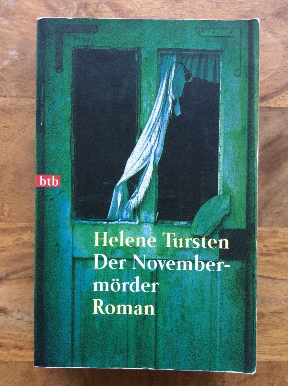 Livres: Helene Tursten - Der Novembermörder – D'occasion à Horgen par flyingpenguin2000