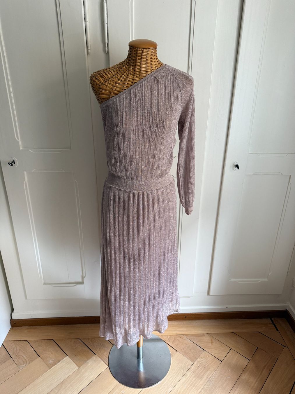 Zara Robes: ZARA - Plisseekleid altrosa glitzernd S – D'occasion à Zürich par Diazaio