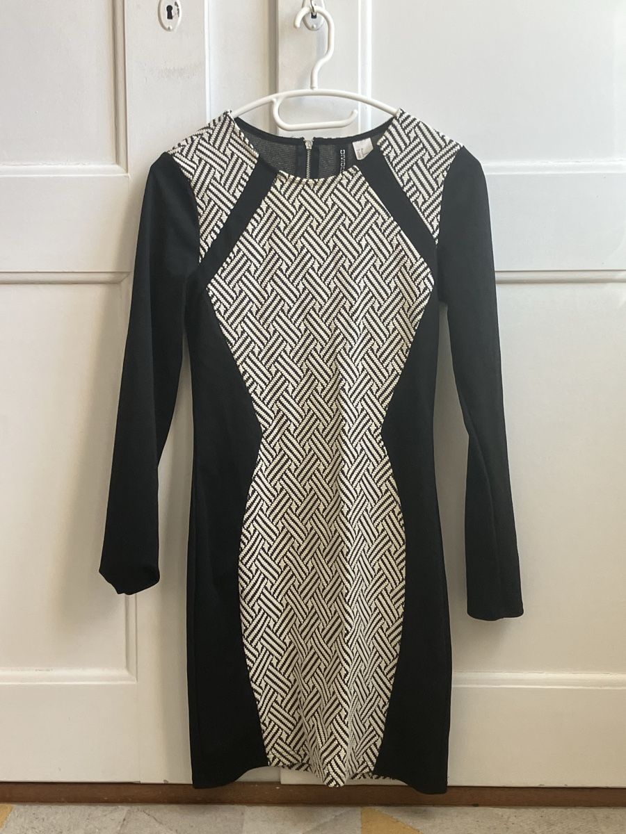 H&M Vestiti: Robe noire et blanche Divided, taille 38, comme neuf – Usato da St-Aubin-Sauges venduto da Sonia-Ka