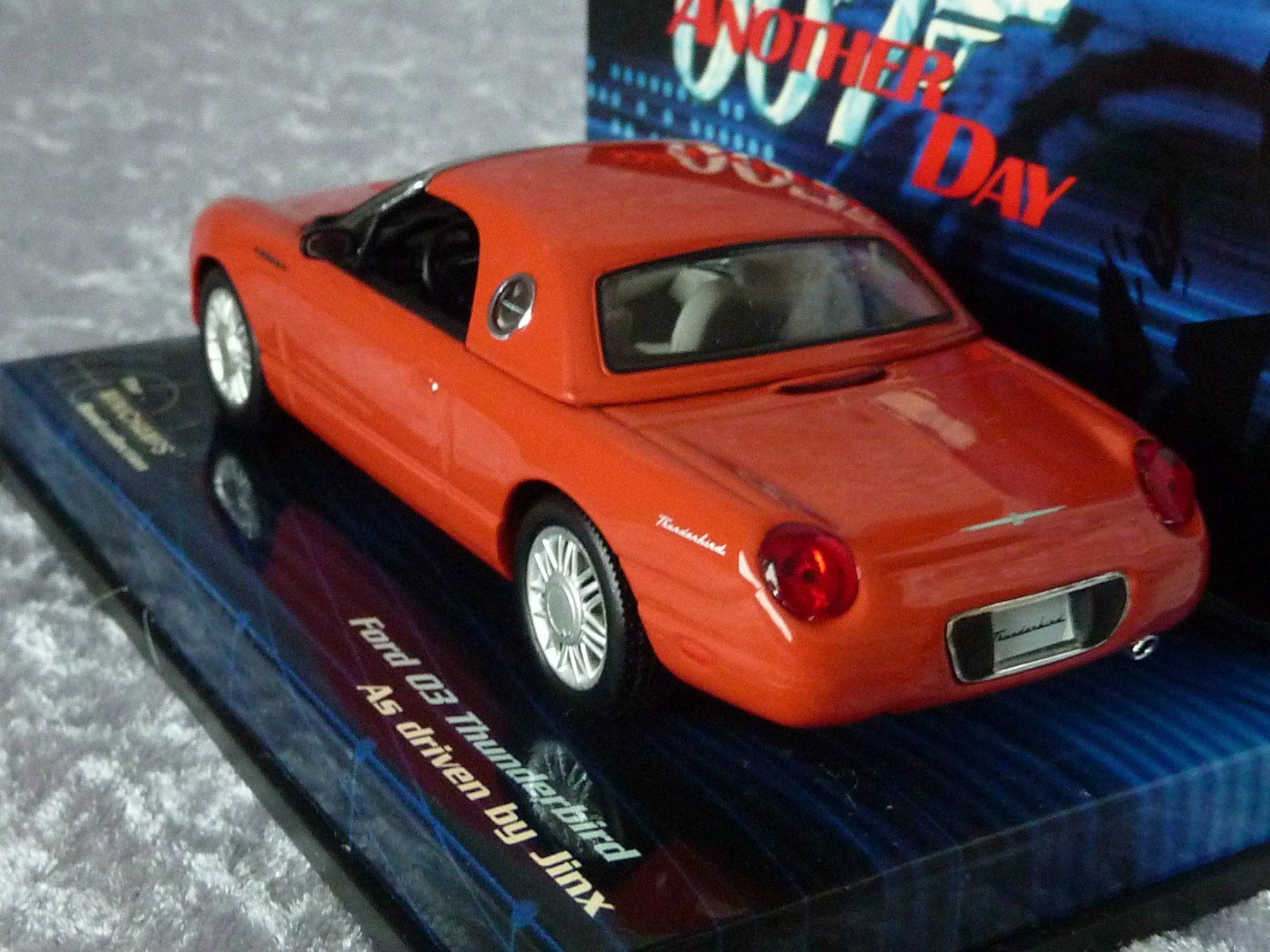 Ford Modellini d'auto: Ford Thunderbird James Bond  1:43 – Nuovo e nell'imballaggio originale da Dürrenäsch venduto da modellautos4you 4