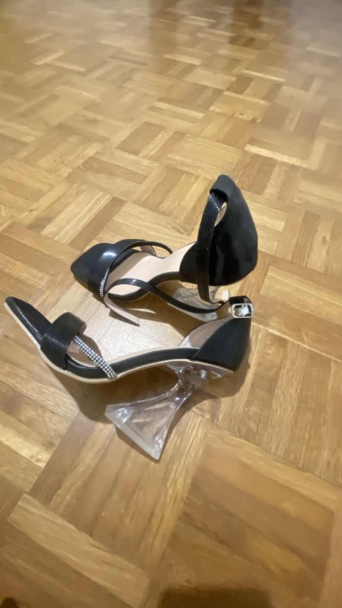 Scarpe da donna: Black Heels with Clear Block Heel - Size 36 - Worn Once – Nuovo e nell'imballaggio originale da Schaffhausen venduto da bar_rf9c
