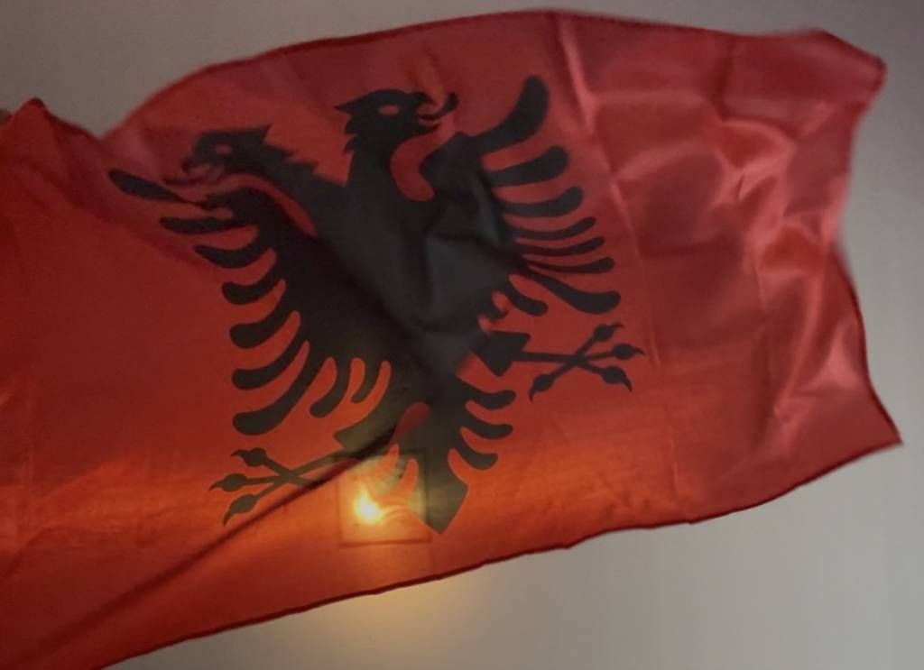 Bandiere: Albanienflagge – Usato da Romanshorn venduto da cueb52tg 1