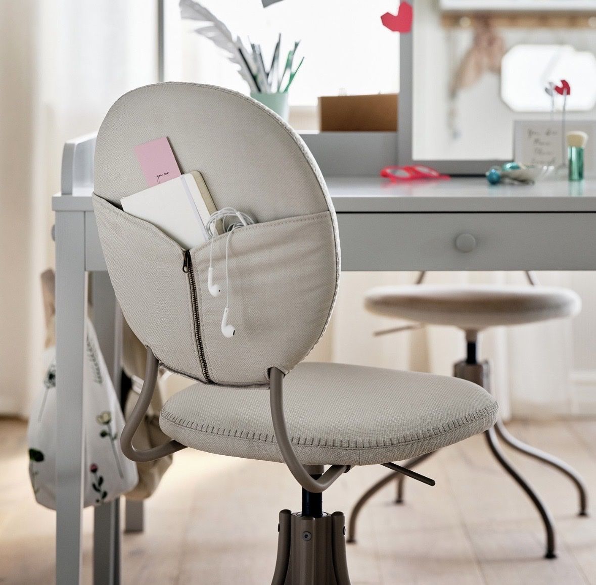 Ikea Stühle: Chaise de bureau Ikea – Gebraucht aus Chavornay von mia_5xxh 1