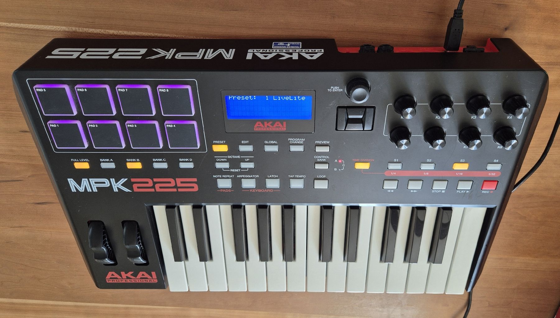 Akai Musikinstrumente: Keyboard Controller – Gebraucht aus Courtételle von pau_6g7z 3