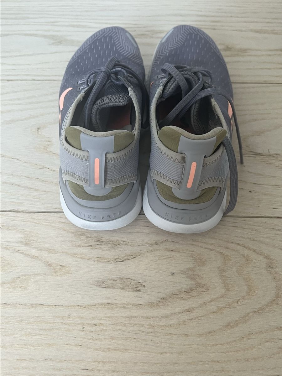 Nike Scarpe da donna: Sneakers from Nike – Usato da Dully venduto da rev_l7jp 1