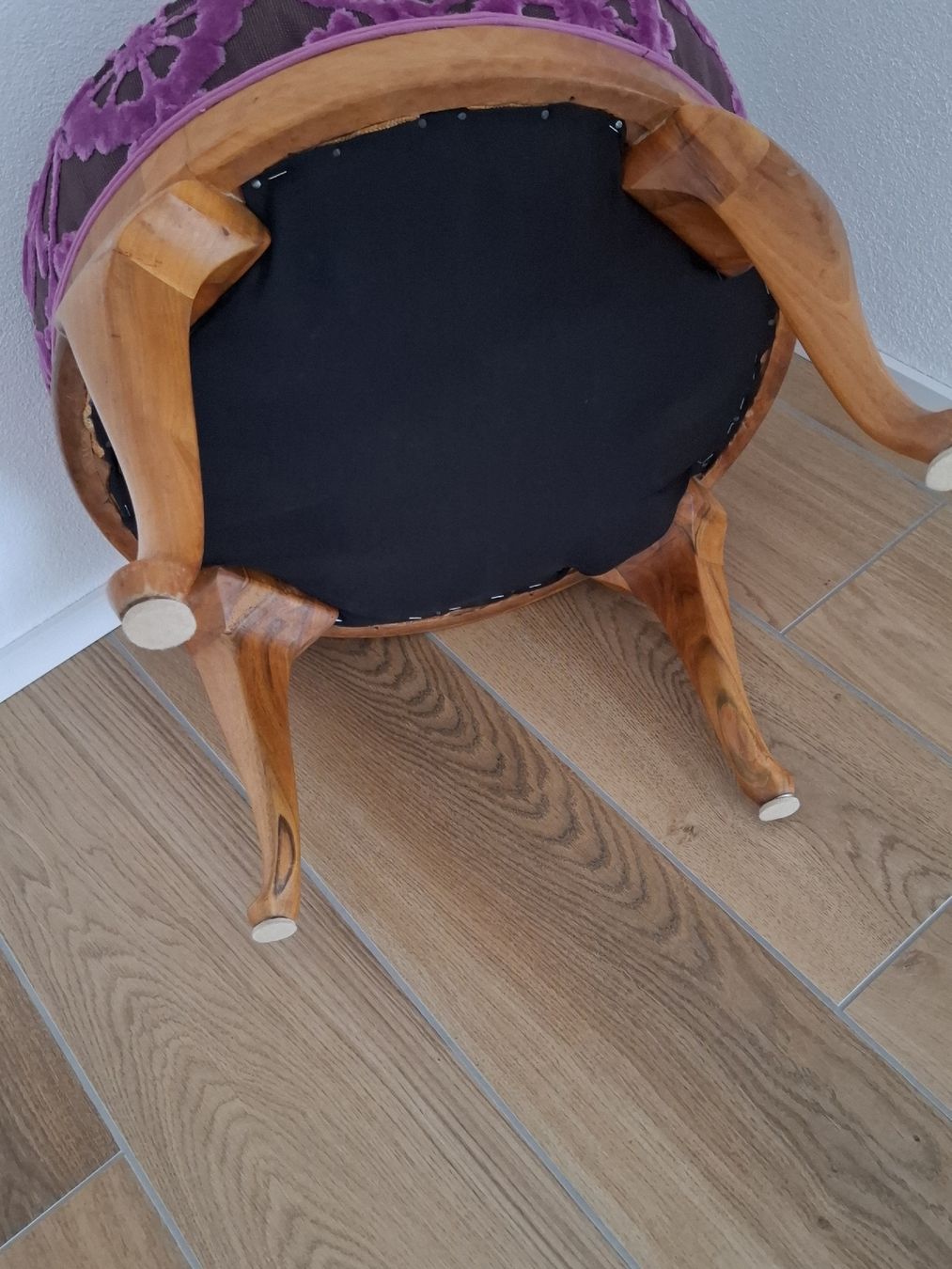 Sgabelli: Runder Polsterhocker gross antik – Usato da Rupperswil venduto da Andrea4444 2