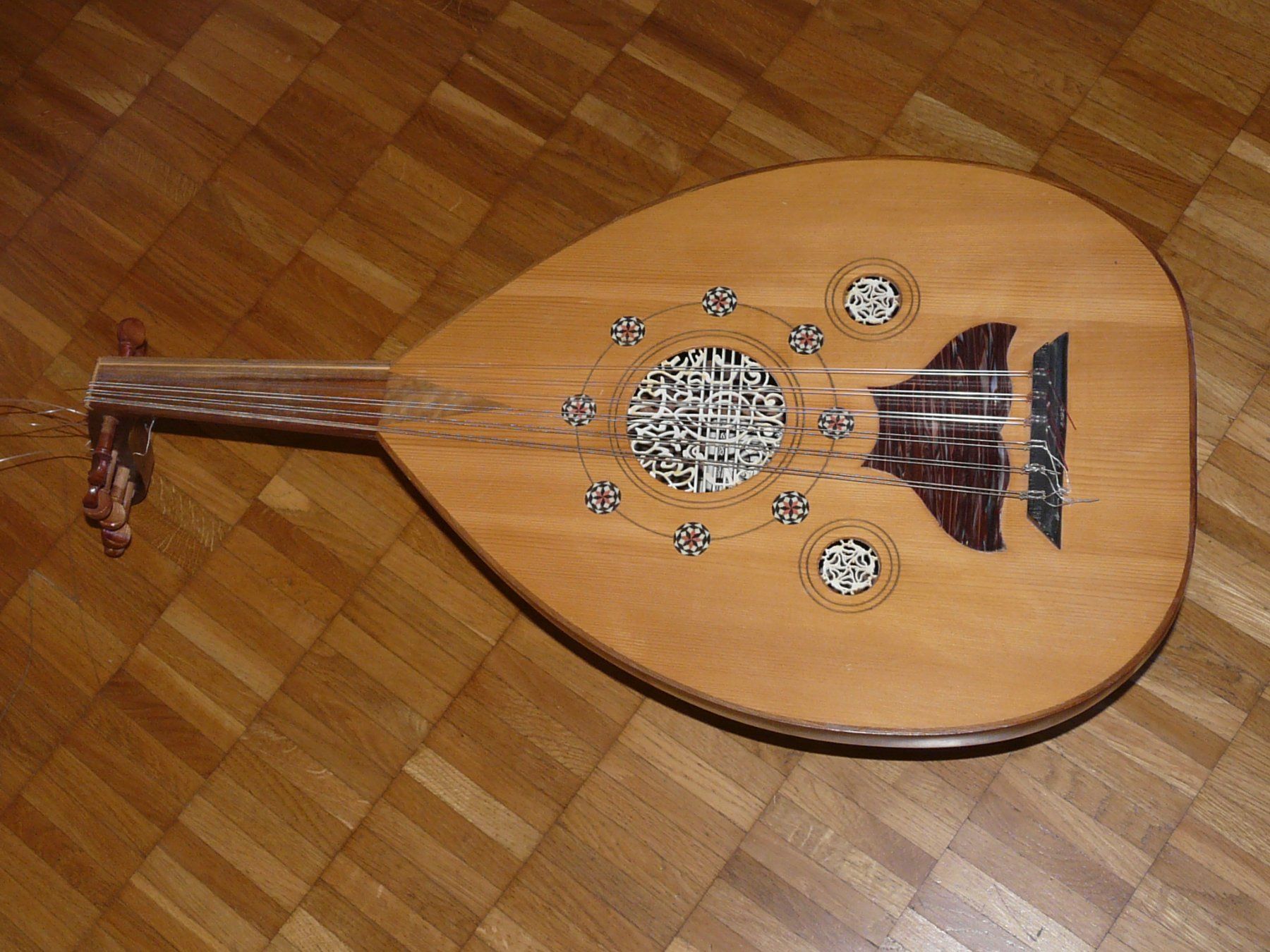 Strumenti musicali: OUD Ali Khalifeh and Sons – Usato da Cadenazzo venduto da Clarico