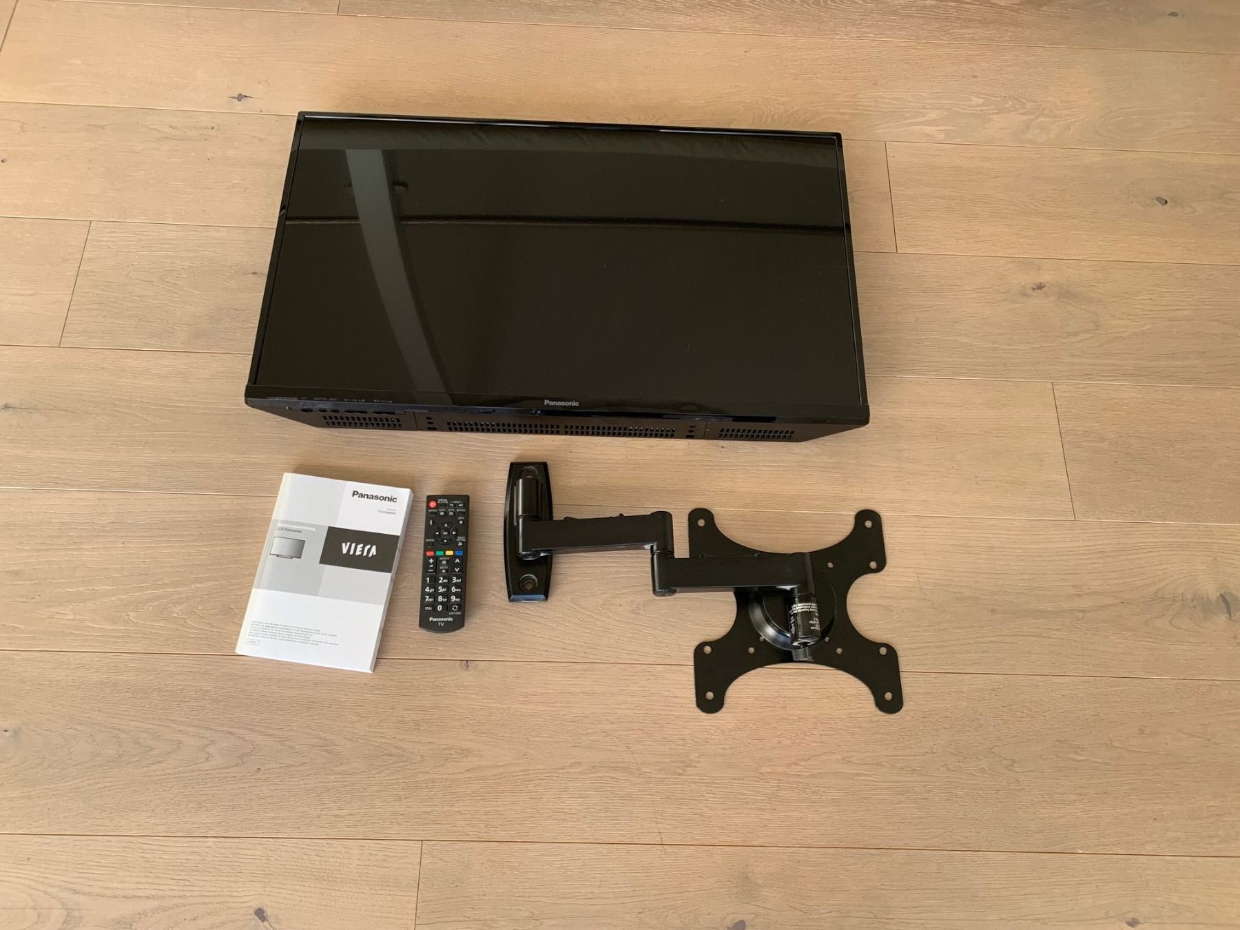 Panasonic Fernseher: Panasonic - Fernseher mit Wandhalterung – Gebraucht aus Andwil SG von  1