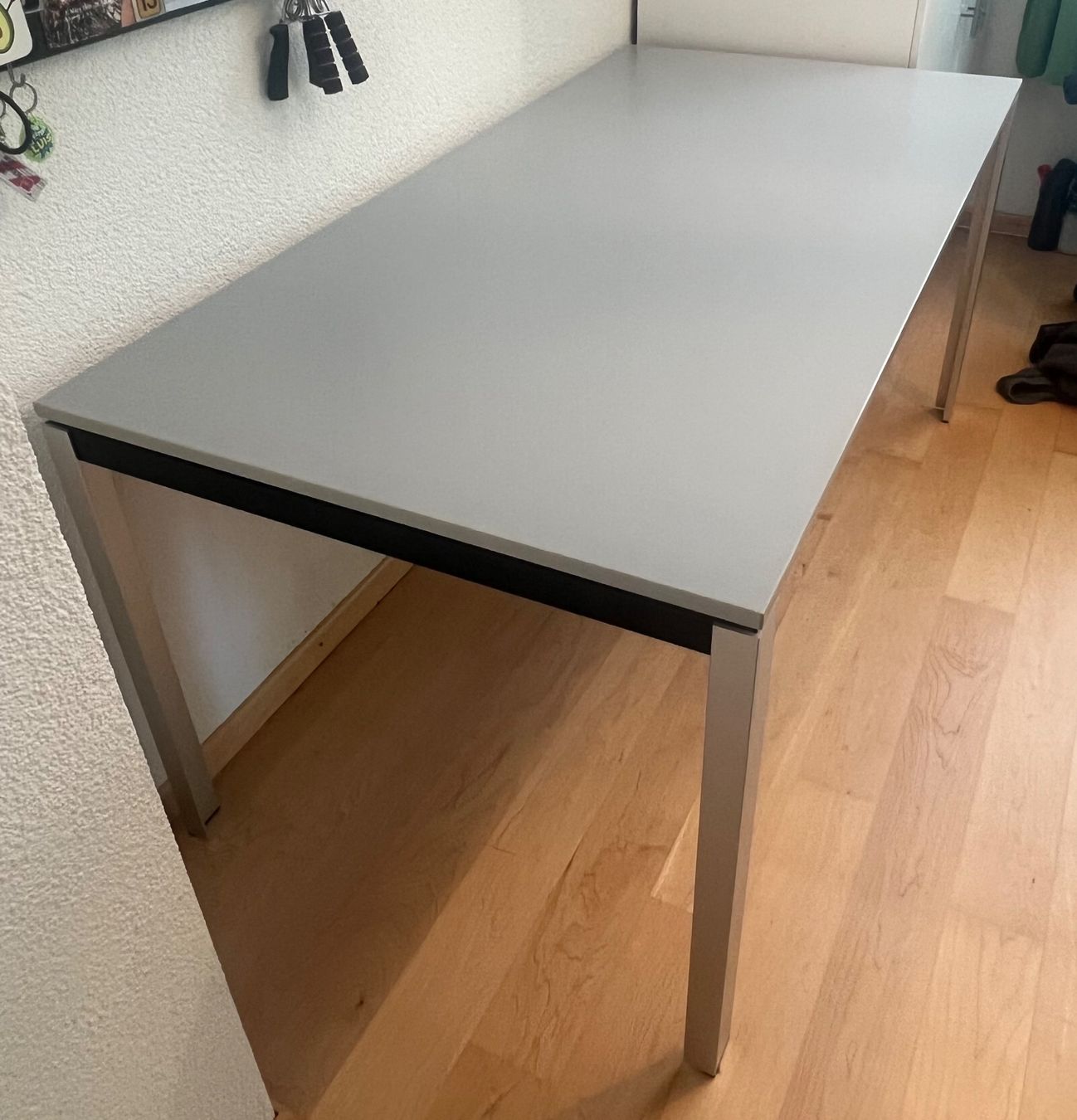 Scrivanie: Moderner Schreibtischtisch, grau, 160x80x73cm – Usato da Rümlang venduto da Wantedjoe 3