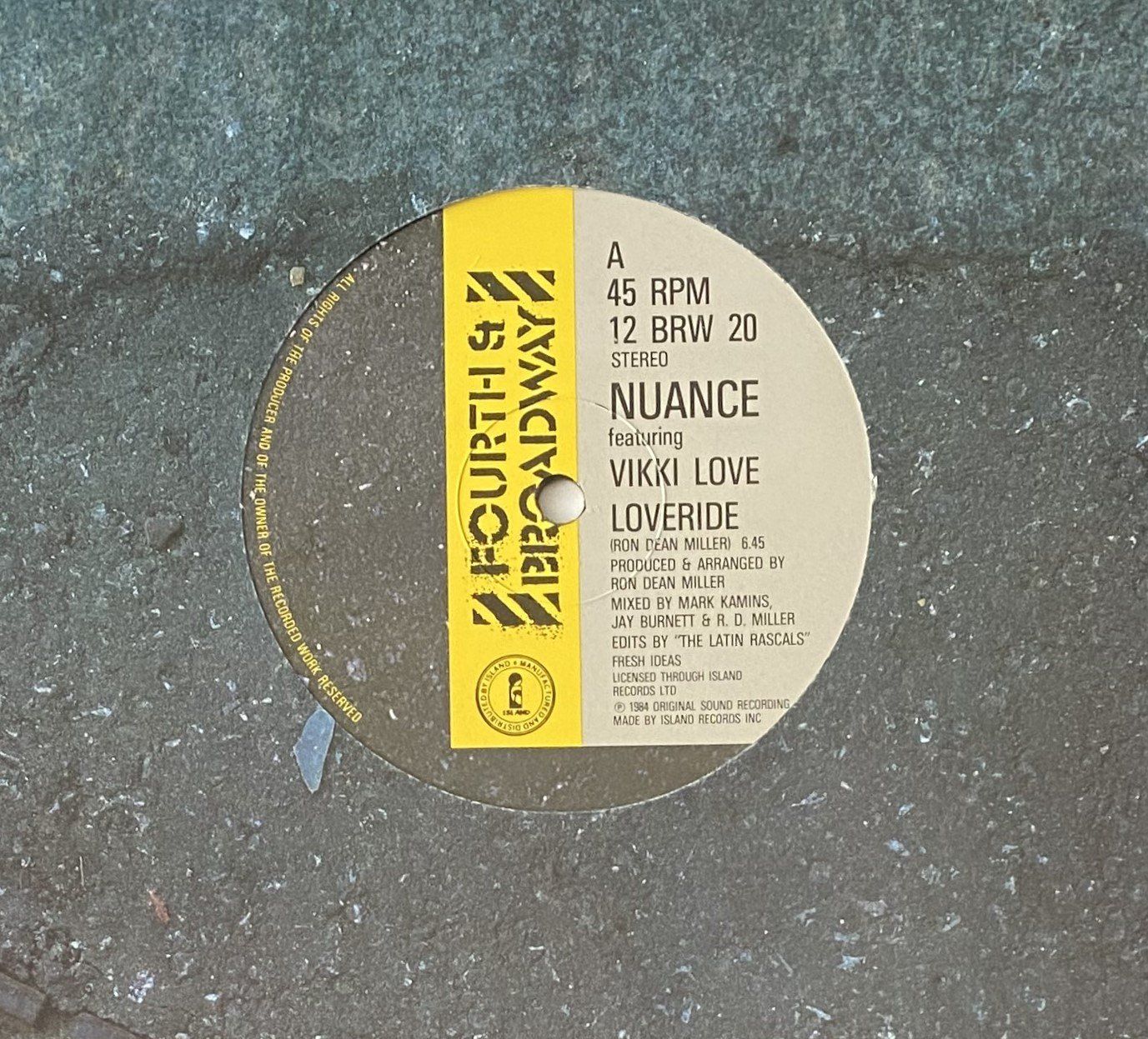 Dischi in vinile: Nuance Featuring Vikki Love, Loveride (Electro, Dance-Pop) – Usato da Flums venduto da Empe1 2