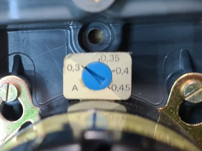 Interruttori: Interruttore termico di sicurezza CMC 380V 0,3 / 0,45A – Usato da Riva San Vitale venduto da ramarro57 3