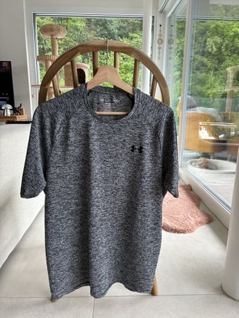 Under armour grey T-shirt M