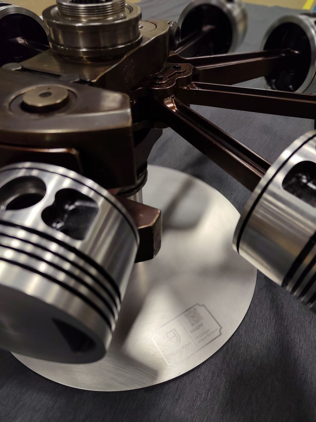 Tavoli: M462 Sternmotor Innenleben Wohnzimmer Tisch – Nuovo (secondo la descrizione) da Rorschacherberg venduto da proudschweiz 6