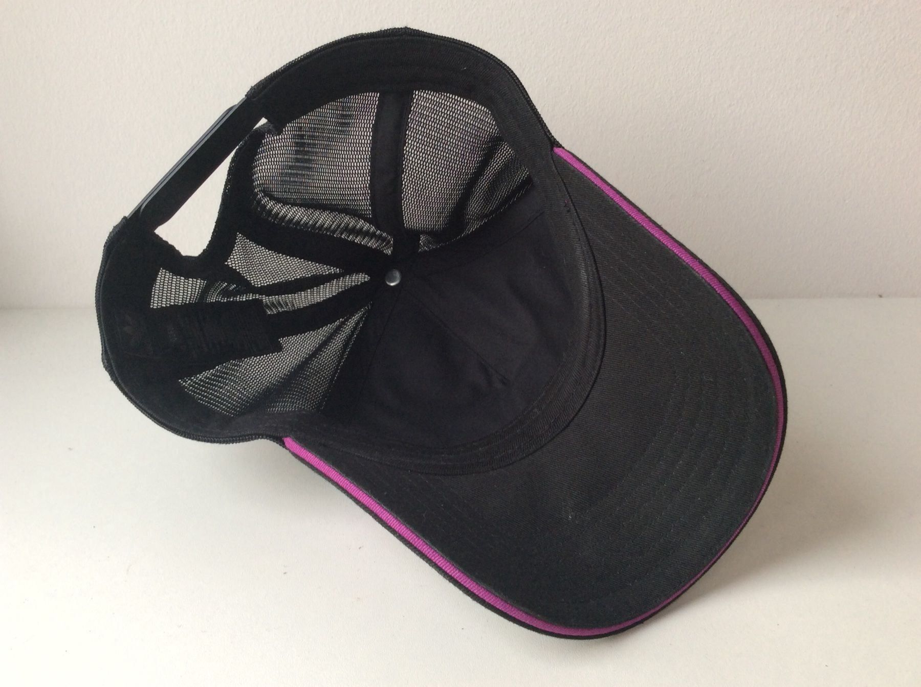 Adidas Copricapi, berretti & cappellini: Adidas Cap Schwarz-Mint-Violett – Usato da Belp venduto da Familie-Meyer 2